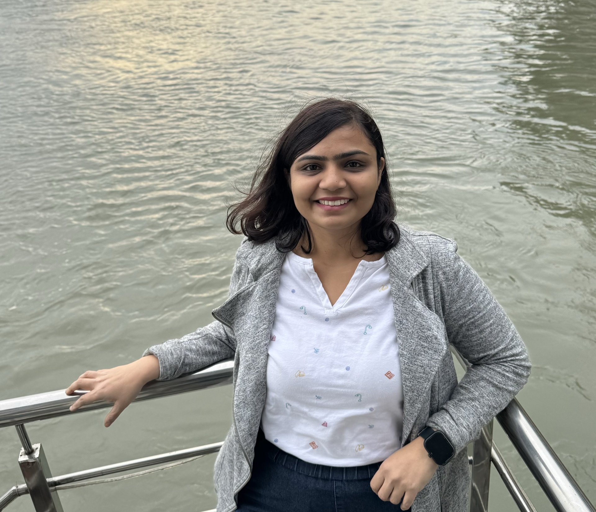 Portrait of Alisha Jain, author and traveller